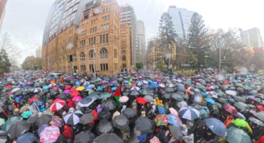 Historic march across Harbour Bridge amps up pressure to sanction Israel